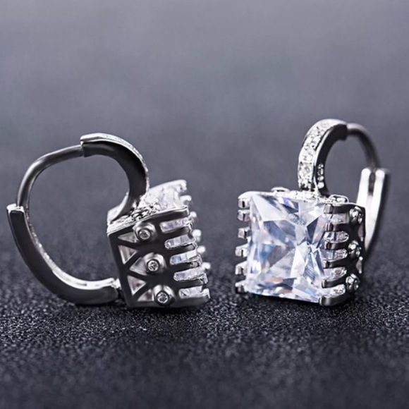 New lady silver white halo diamond stud Earrings - Picture 4 of 6